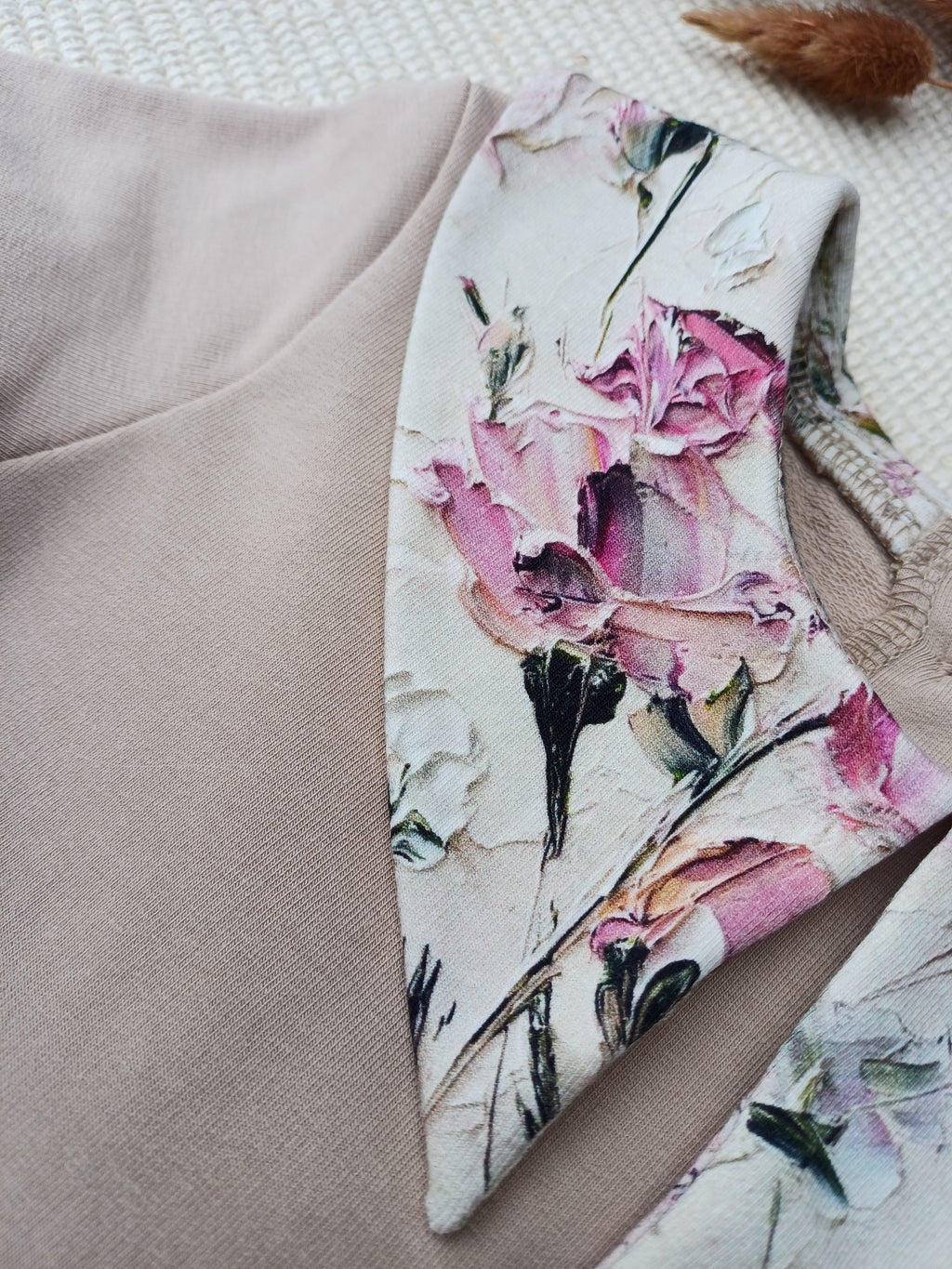 Palaidinė "Gėlės ant kaklo" 92d