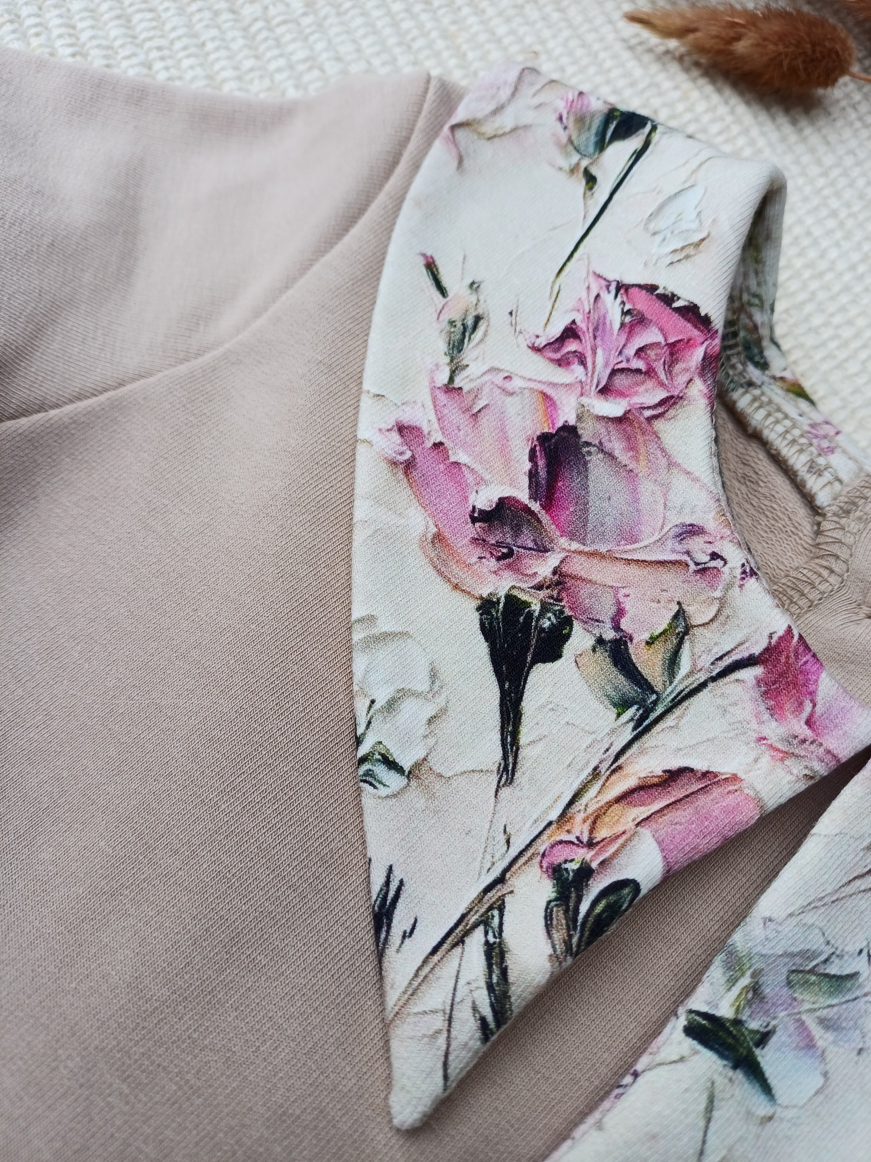 Palaidinė "Gėlės ant kaklo" 92d