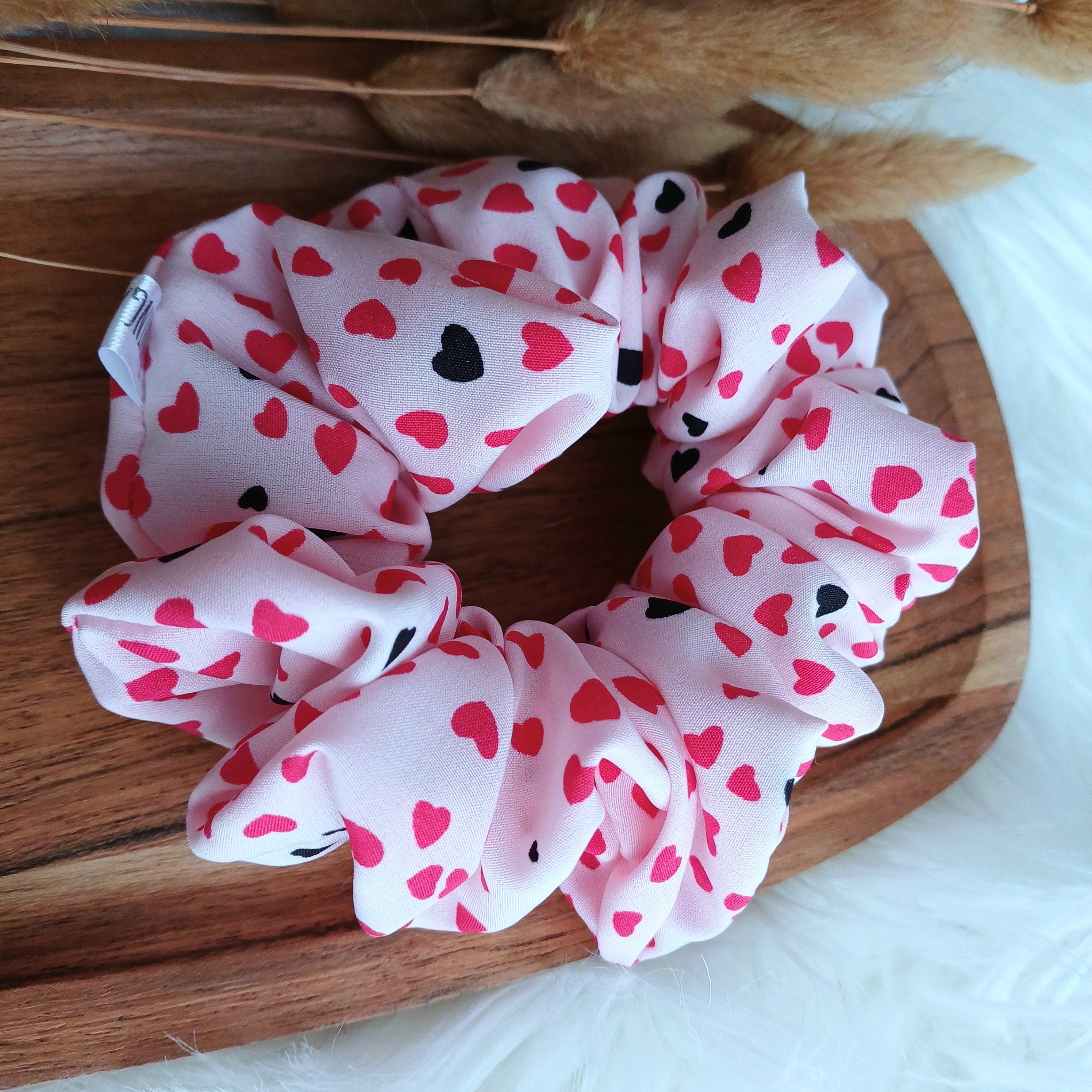 Plaukų gumelės Valentino dienai su širdelėmis