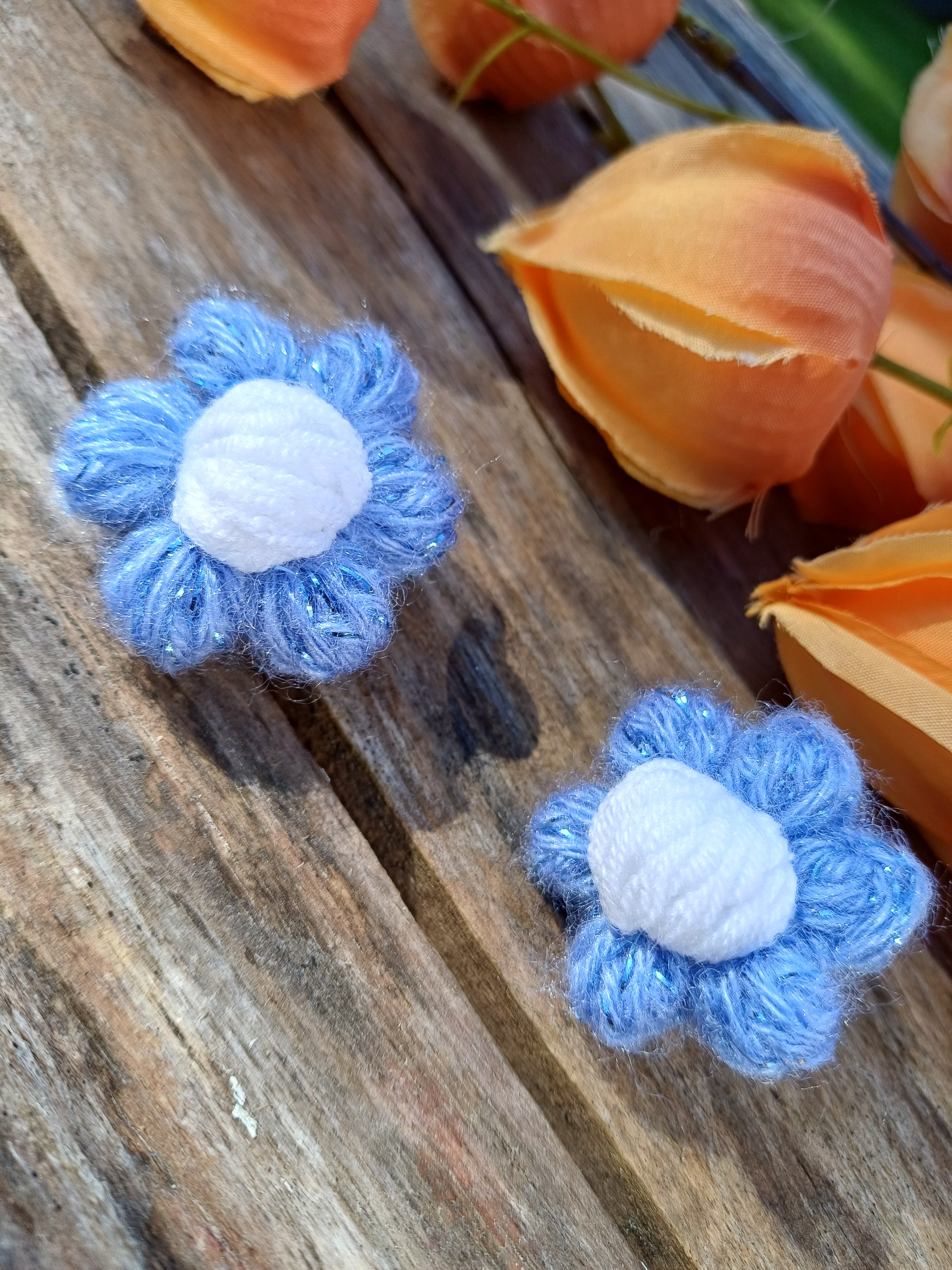 Gumelės alyvinės ir žalsvos su blizgučiais