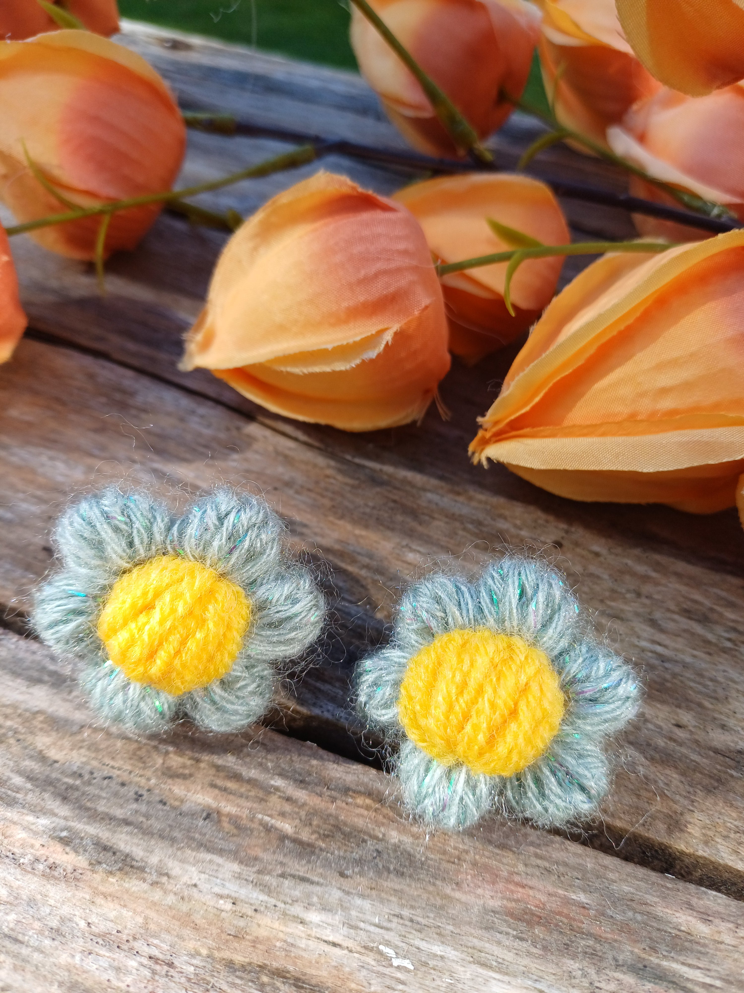 Gumelės alyvinės ir žalsvos su blizgučiais