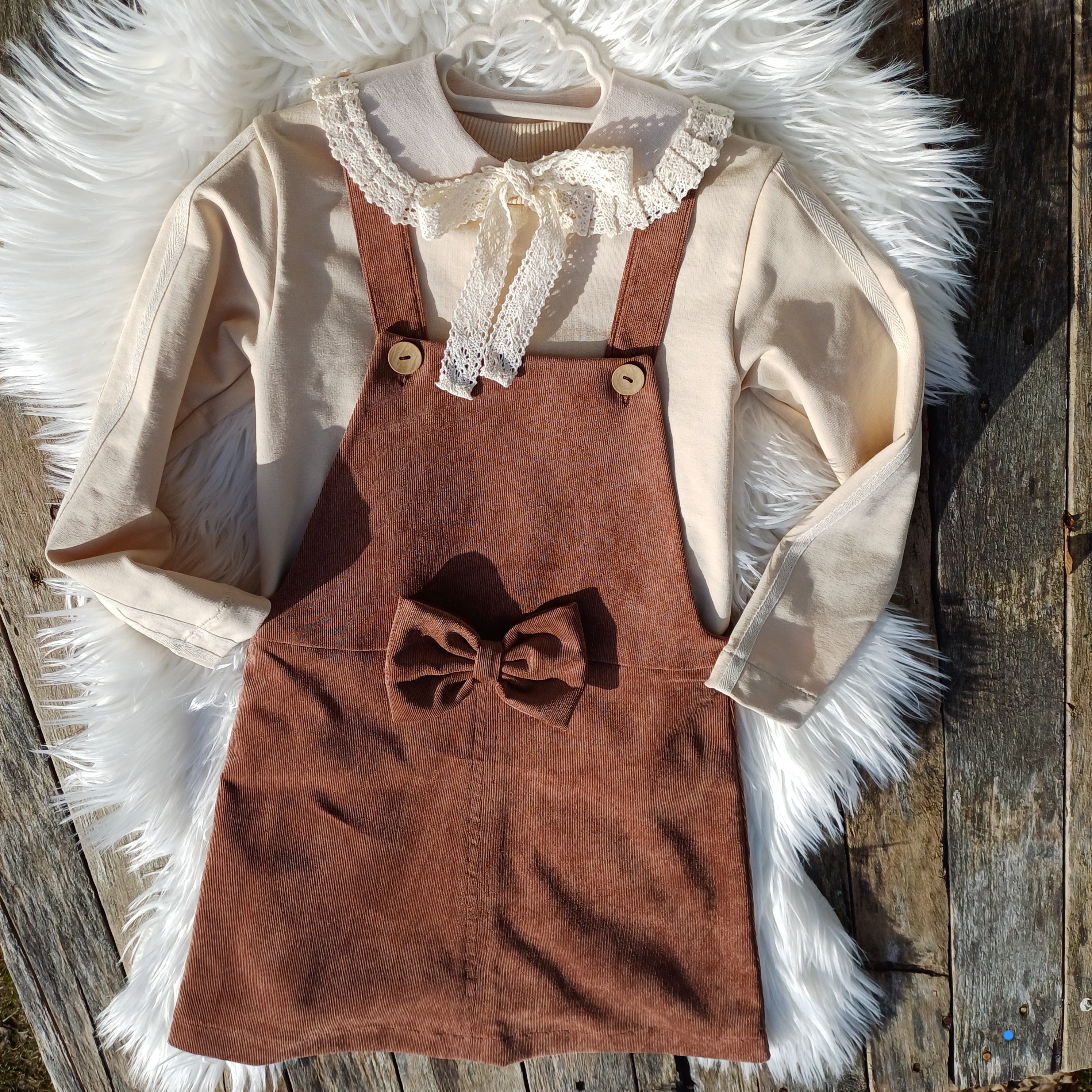 NAUJIENA mergaitiškas kostiumėlis - sarafanas su palaidine ir linine apykakle