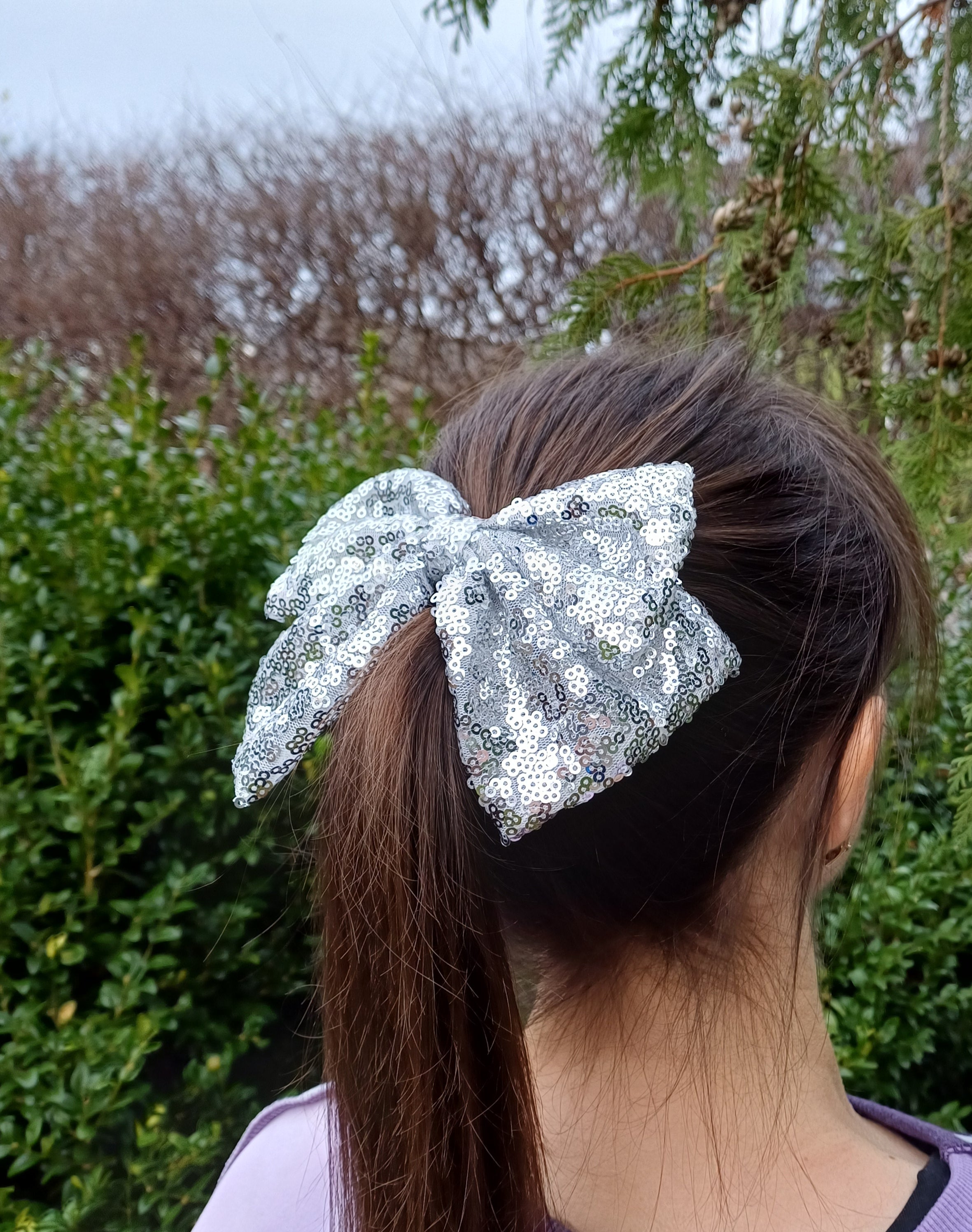 Rankų darbo kaspinas - segtukas - baltas