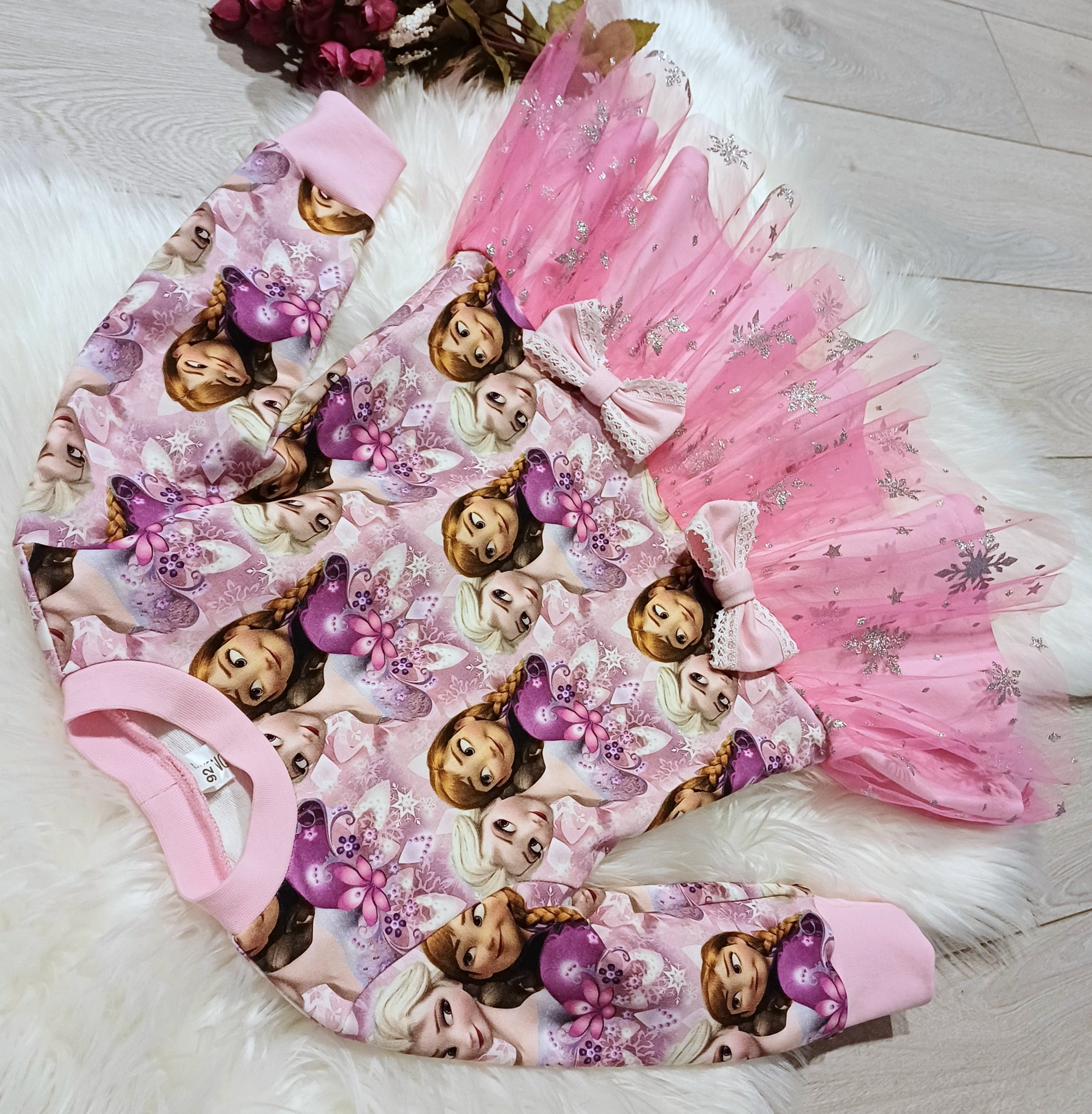 Rankų darbo rožinė, puošni suknelė mergaitėms