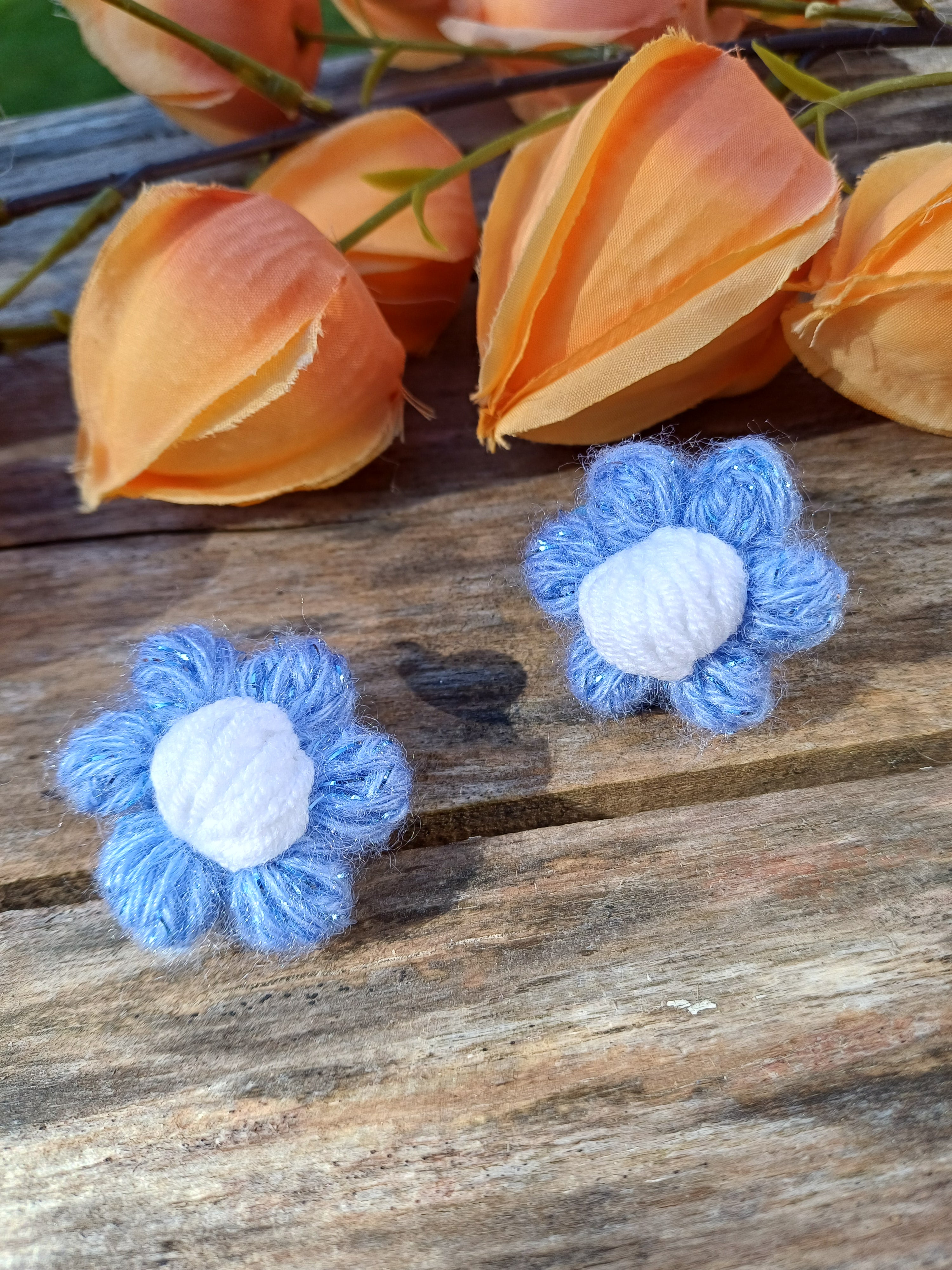 Gumelės alyvinės ir žalsvos su blizgučiais