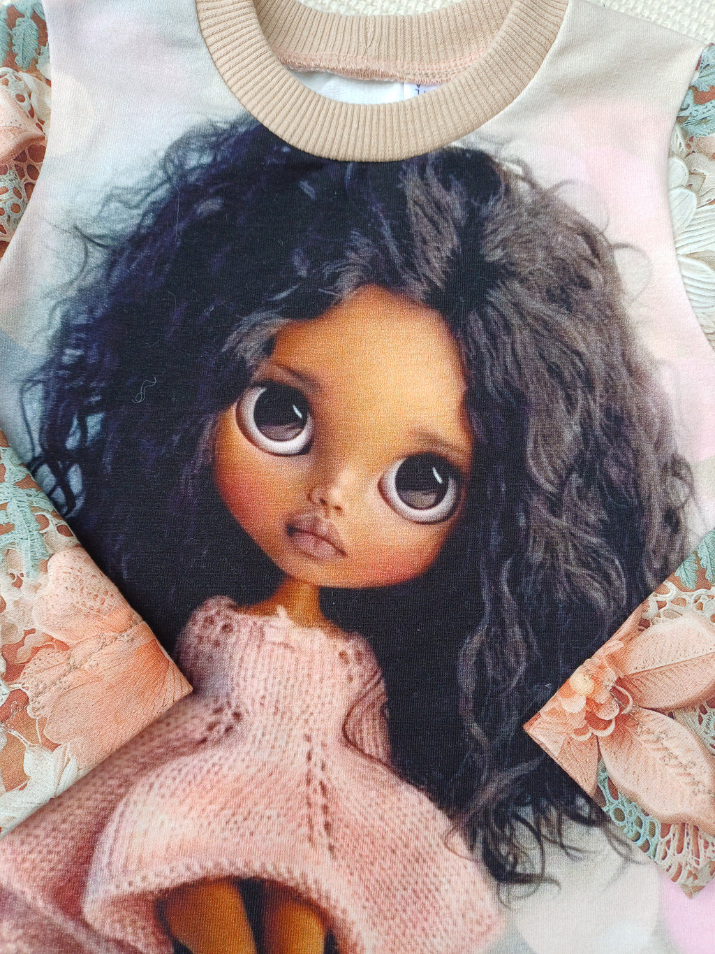 Rankų darbo džemperis mergaitei "Tamsiaplaukė" 86d