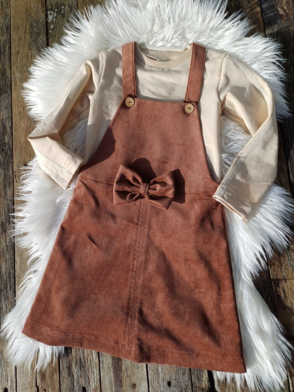 NAUJIENA mergaitiškas kostiumėlis - sarafanas su palaidine ir linine apykakle