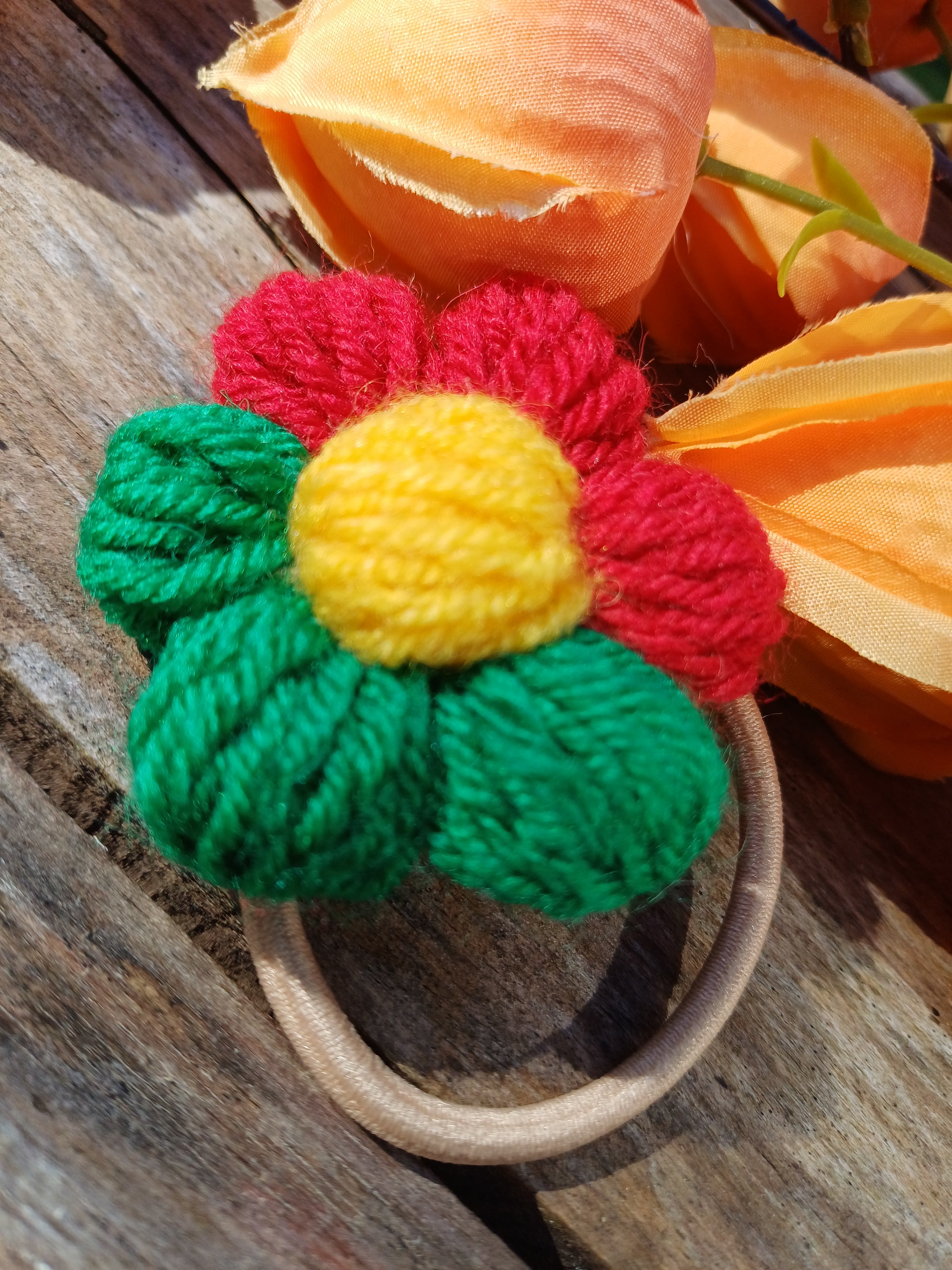 Gumelės po 1vnt su Lietuvos trispalve