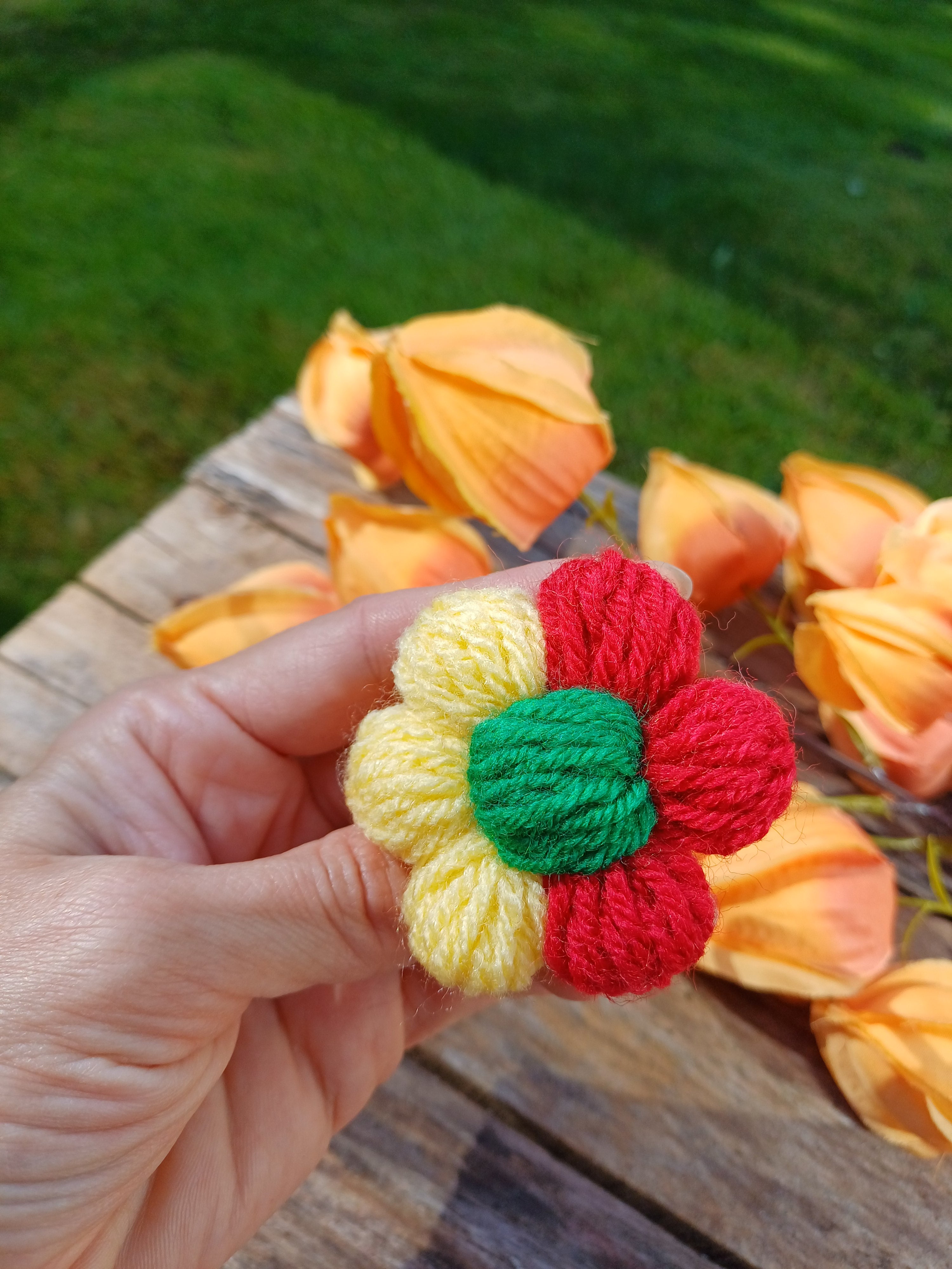 Gumelės po 1vnt su Lietuvos trispalve