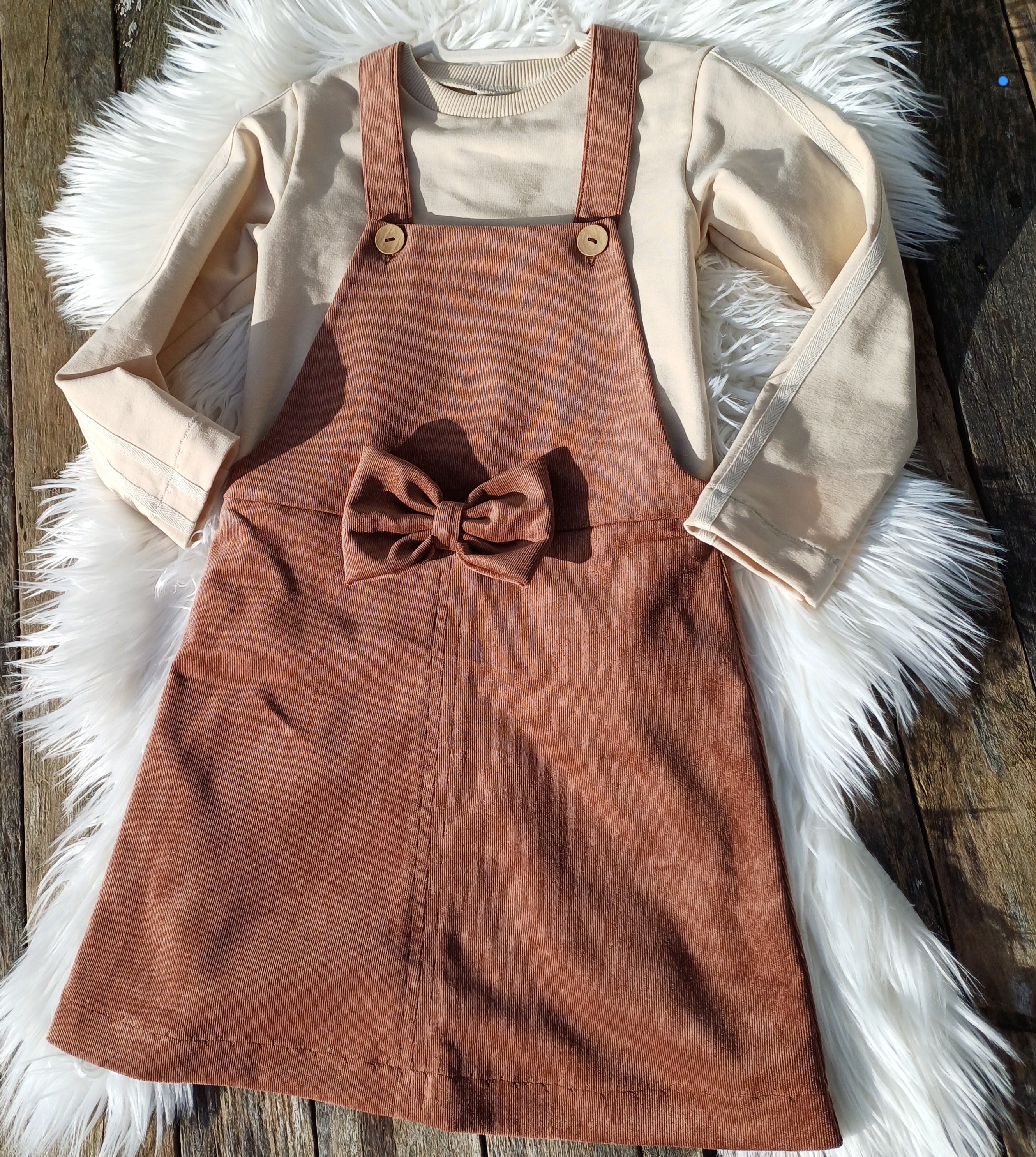 NAUJIENA mergaitiškas kostiumėlis - sarafanas su palaidine ir linine apykakle