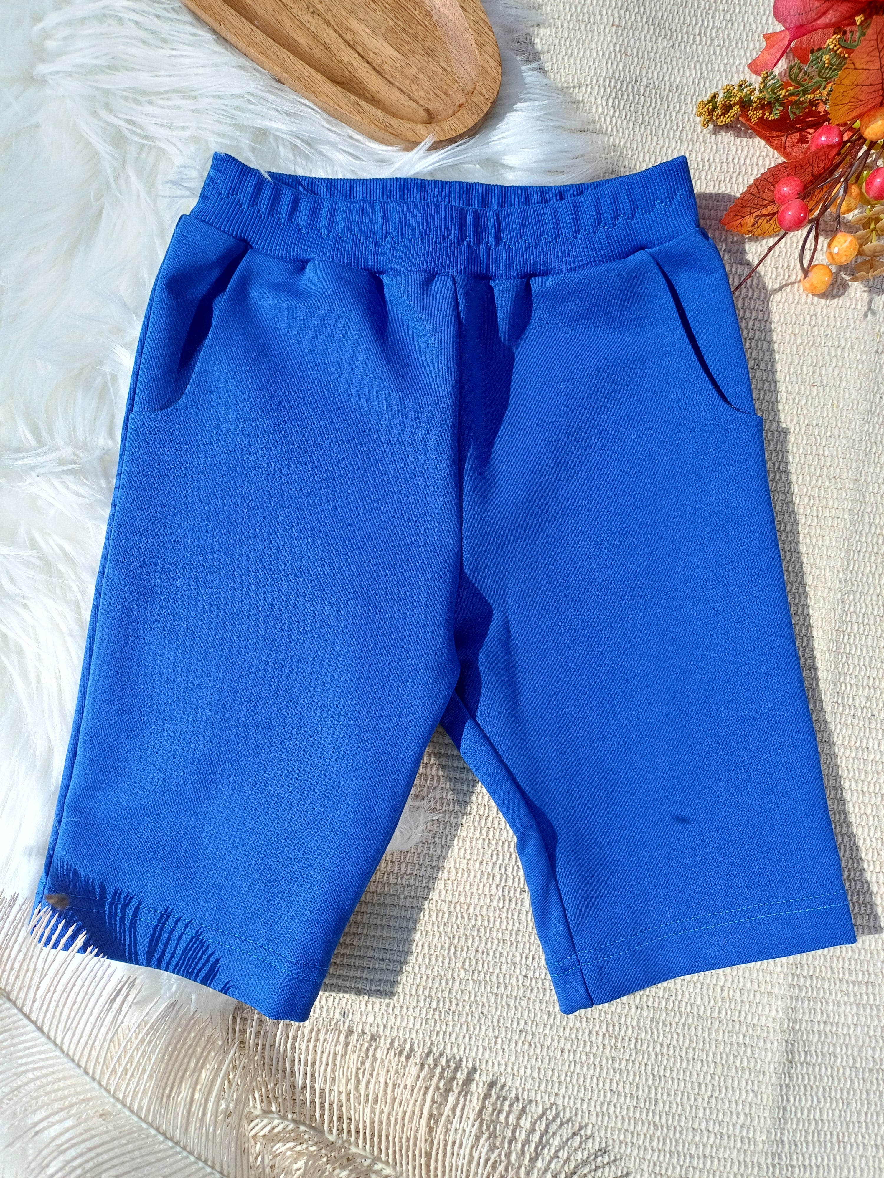 Karališkos mėlynos spalvos šortai 110d