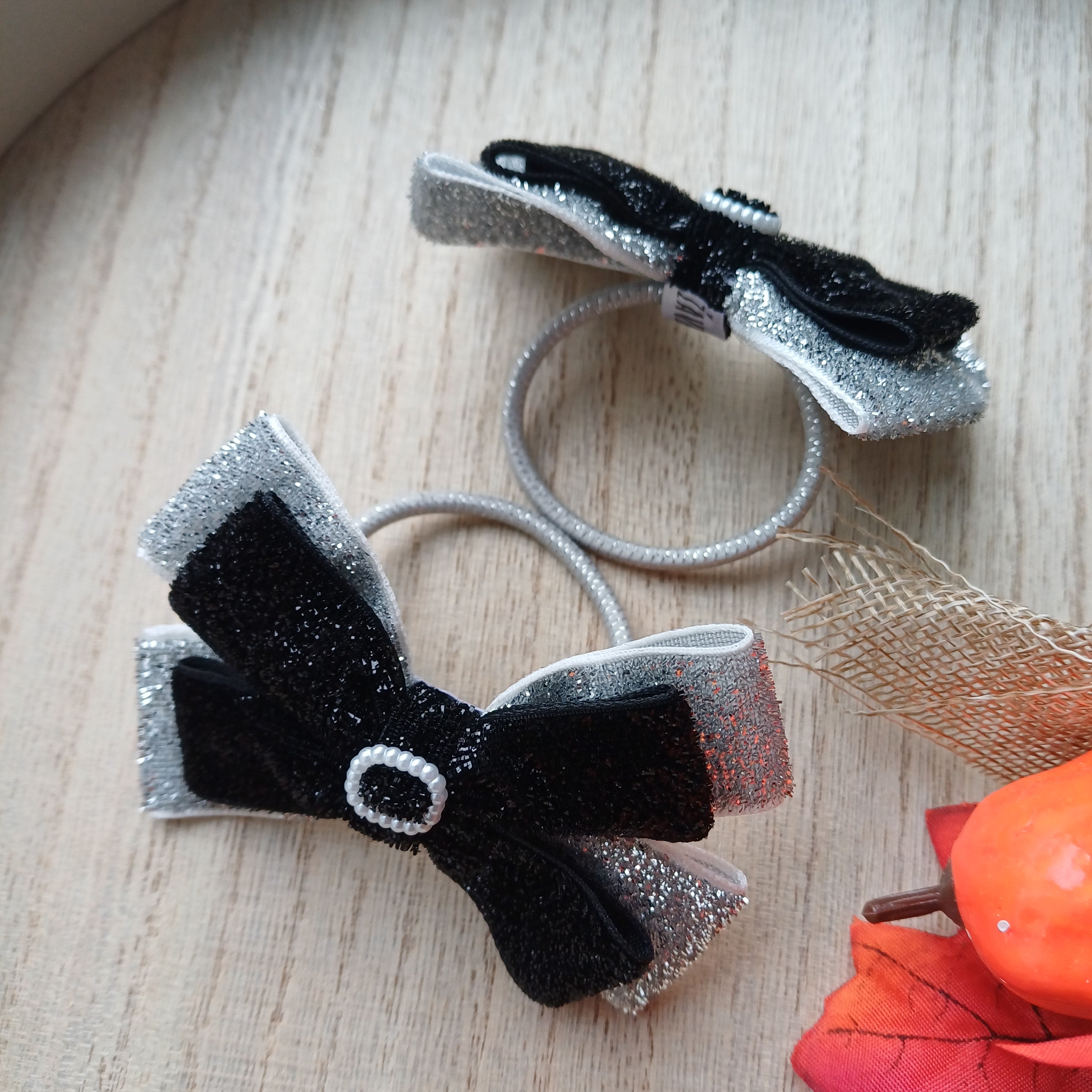 Rankų darbo plaukų gumelės